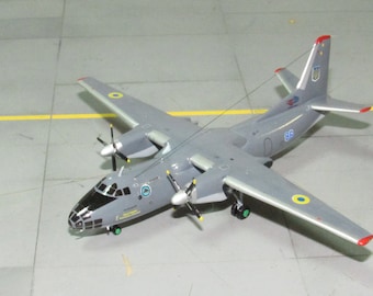 Antonov An-30 escala 1/200. Decoración variable. Una gran adición a tu colección.
