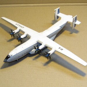 アントノフ An-22「アンテイ」1-200 限定モデル。スクラッチビルドモデル。木製モデル。パイロットへのプレゼントに最適。