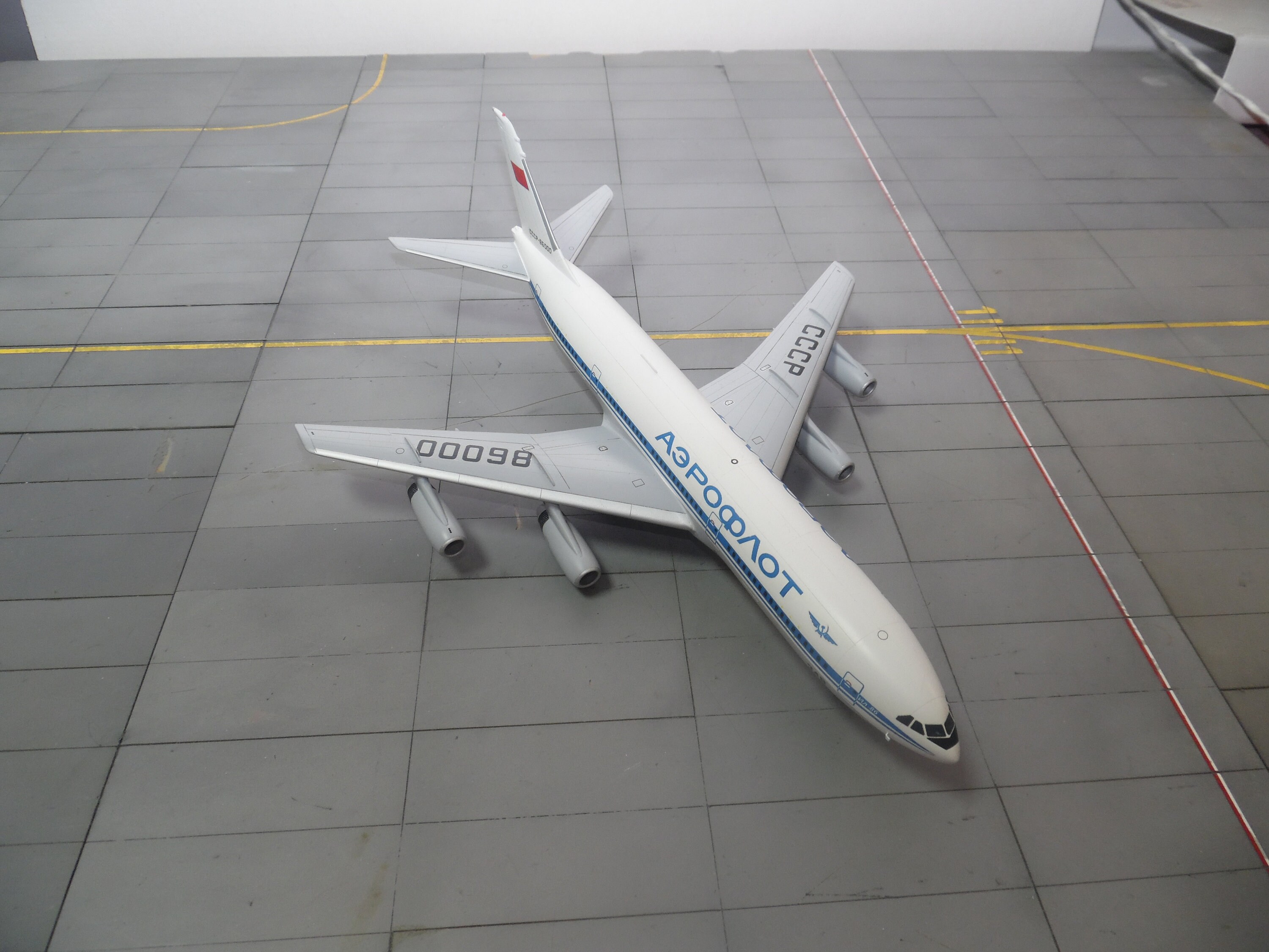 Ilyushin Il-86 Model Airplane: Aeroflot Livery, 1/200 Scale - Etsy