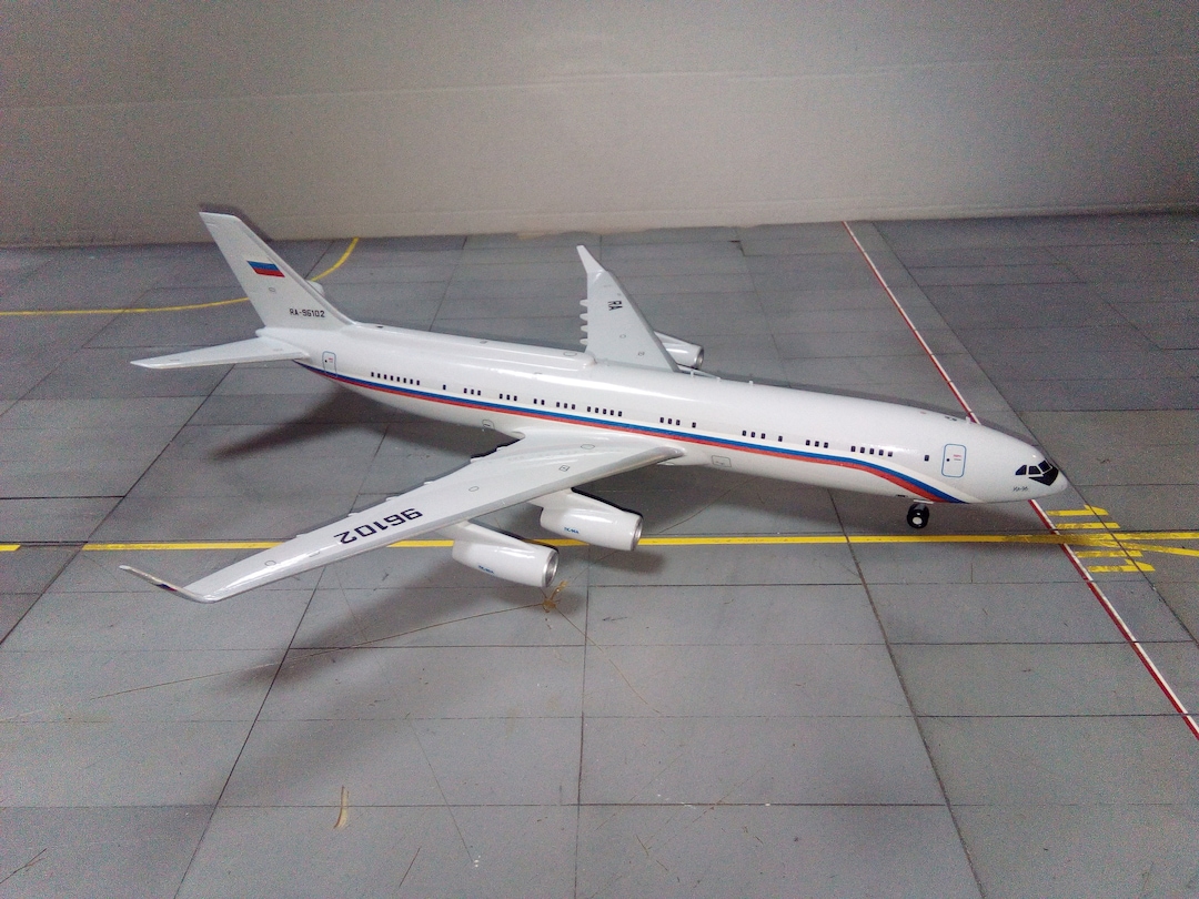 ★ネスレス様★IL-96-400M UAC ハウスカラー 1/400 ☆ネスレス様☆IL-96-400M UAC ハウスカラー 1/400 - メルカリ
