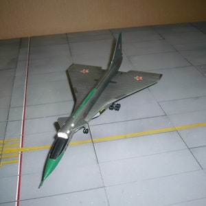 Sukhoi T-4 &quot;Sotka&quot;, in 1\200 scale. Rare model , good addition for your collection.