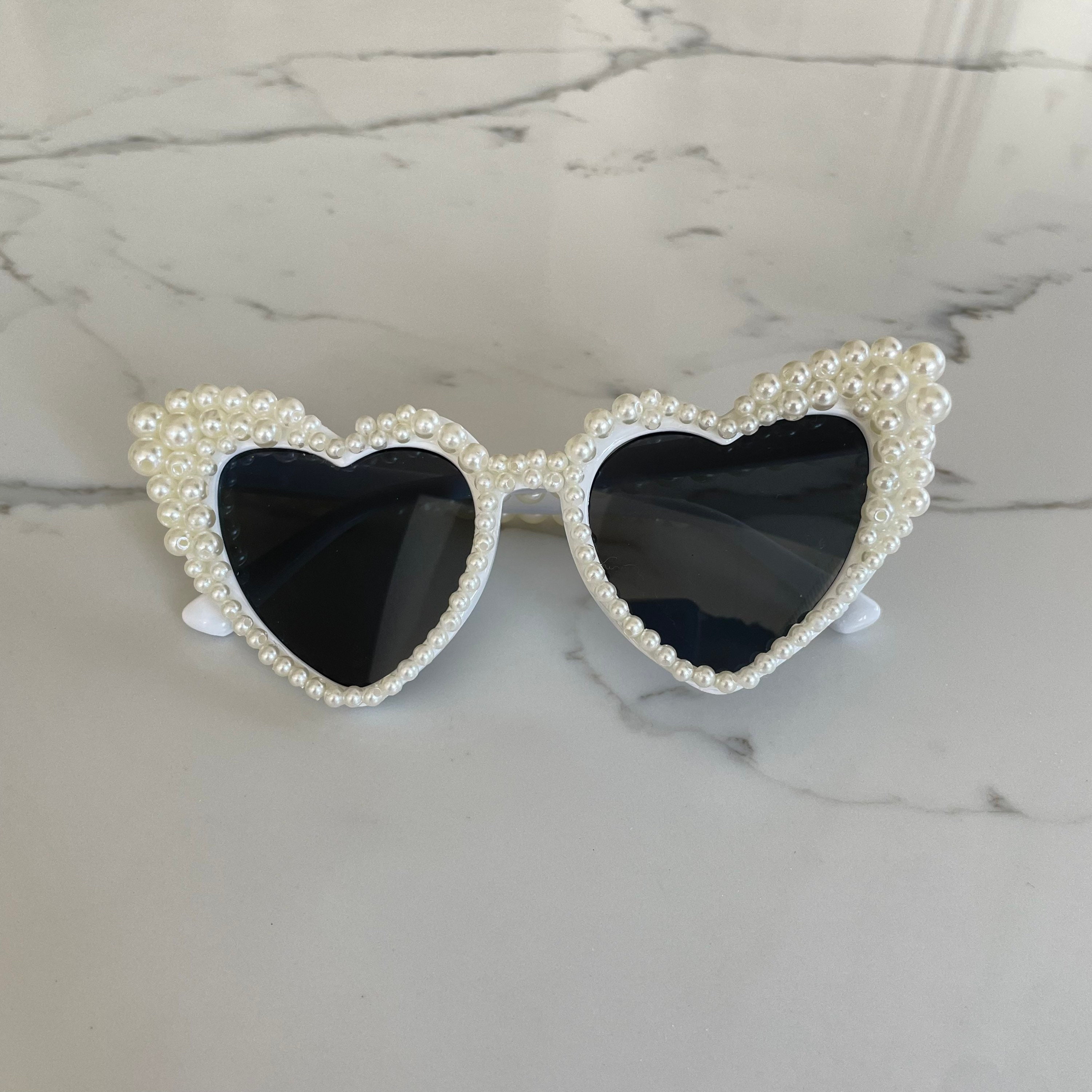 ?Women White Heart Bride To Be Bachelorette Fashion Bride Gift Pearl Sunglasses 717M8WfyIQL._AC_UY1000_.jpg main image 2