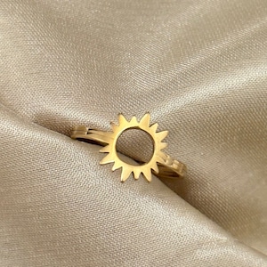 Gold sun ring| dainty ring| cute ring| gift for her| sunbeam ring| sun star ring| silver gold ring| minimal ring| stackable ring|