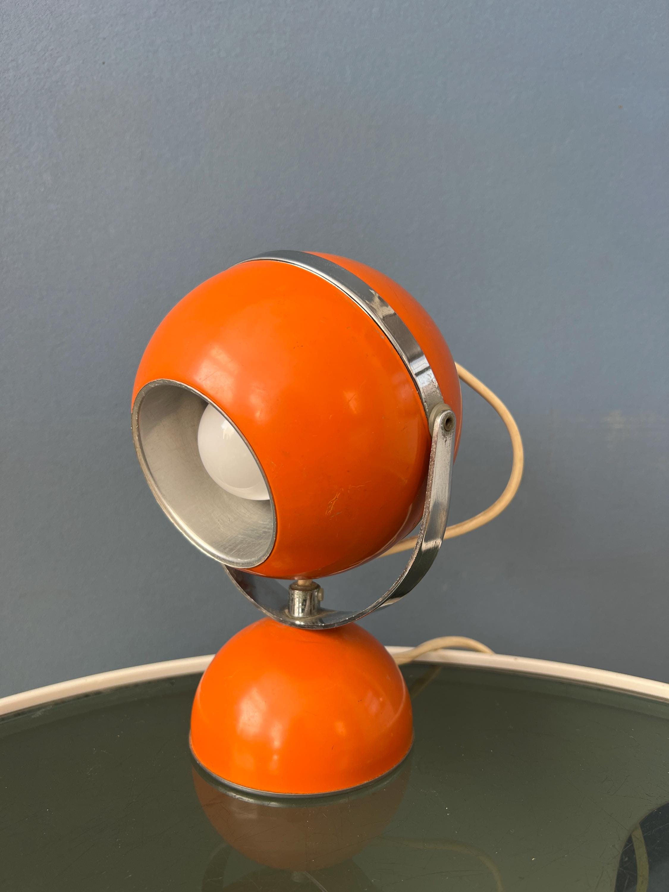 オレンジのミッドセンチュリー スペースエイジ アイボール テーブル 