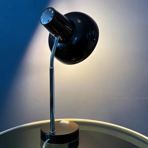 Lámpara de mesa vintage de metal marrón