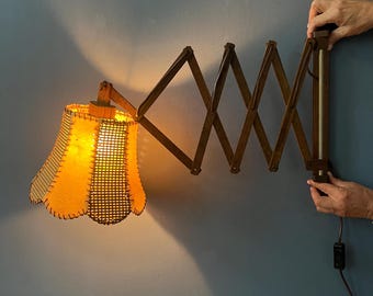 Lámpara de pared vintage de tijera de madera de teca con pantalla de tela tradicional