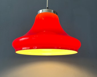 Lampe à suspension rouge Space Age en plexiglas et en chrome