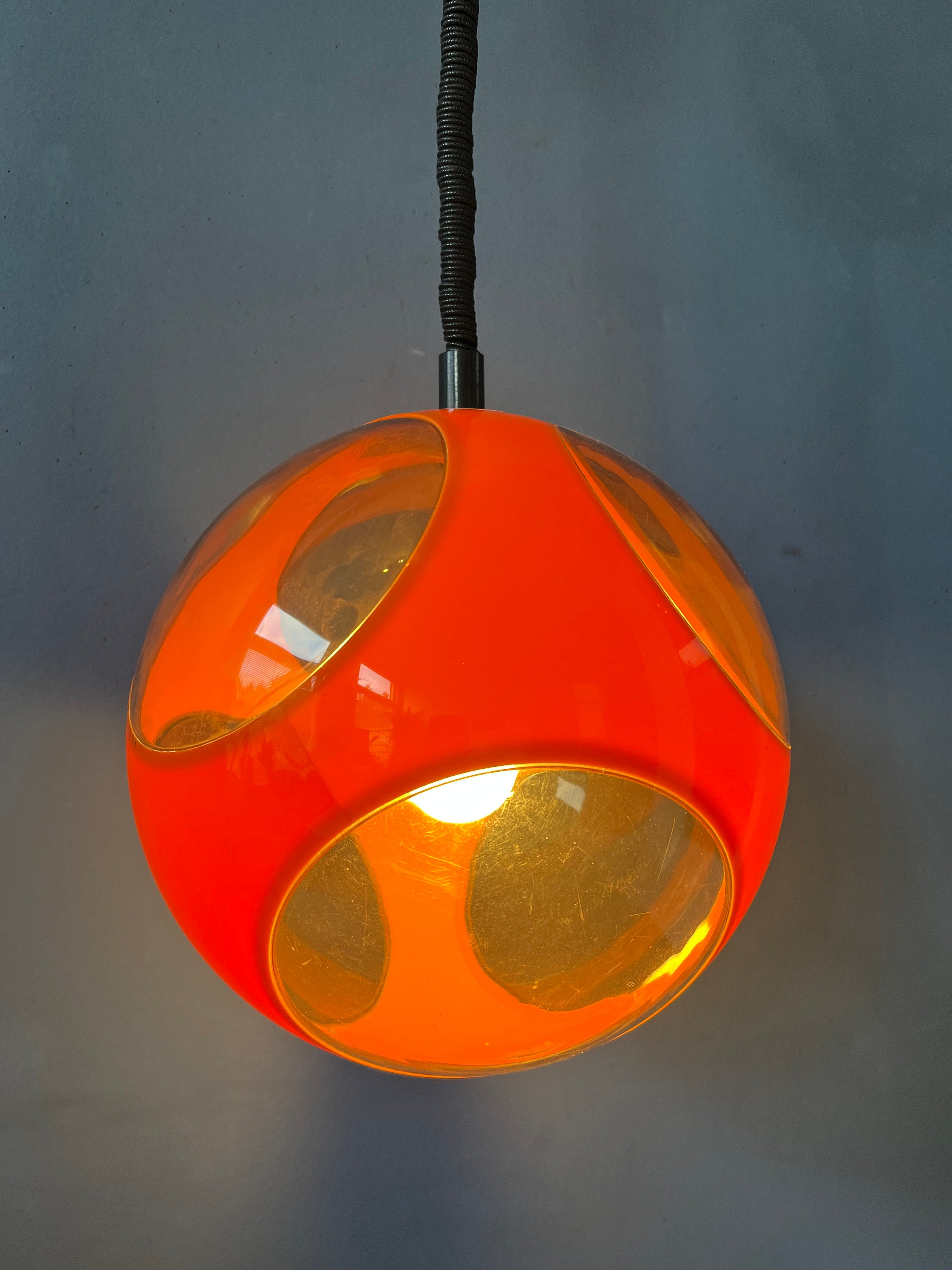 ミッドセンチュリーオレンジ「バグアイ」ペンダントランプ：宇宙時代の