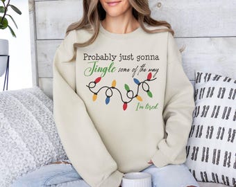 Probablemente solo voy a tintinear algo de lo cansado que estoy. Sudadera navideña, camiseta divertida para las fiestas, camiseta con canción navideña, camiseta navideña.
