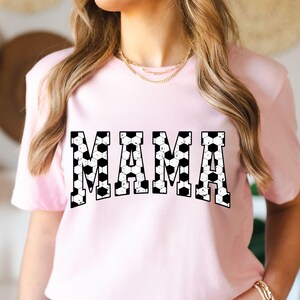 Niedliches Fußball Mama Shirt, Muttertagsgeschenk für Fußball-Mama, Geschenk für Fußball-Liebhaber Mama Shirt, Muttertag, Fußball-Saison Mama T-Shirt, Mama Geschenke