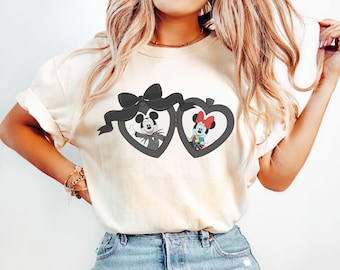 Medallón de lazo coqueto, camiseta de Halloween de Disney para pareja de Mickey y Minnie, fiesta de Halloween de Mickey no tan aterrador, viaje de pareja de Jack Skellington y Sally