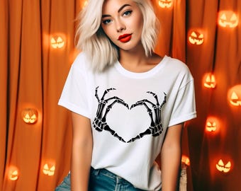 Koszulka z dłonią szkieletu, Koszulka z szkieletem na Halloween, Damska koszulka na Halloween, Koszulka na upiorny sezon, Prezent na Halloween, Prezent dla chłopaka ze szkieletem na Halloween