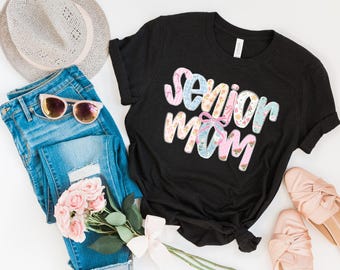 Cute Senior Mom Shirt, Floral Preppy Graduation Tee, Class of 2026 Proud Mom Gift Shirt, Senior Sweatshirt