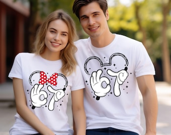 Camiseta Disney Viral Six Seven Meme, Camiseta Engraçada com as Mãos do Mickey e da Minnie, Camiseta Engraçada de Casal Mickey e Minnie 6 7, Camiseta Combinando da Disneylândia