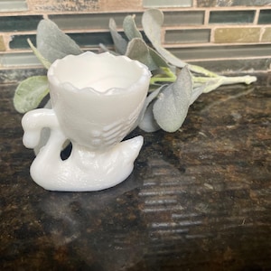vintage 1940’s milk glass swan egg cup scalloped edge 2 3/8