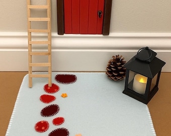 Single felt mat for the Christmas season or also a square elf door with a red path - felt play mat - Advent