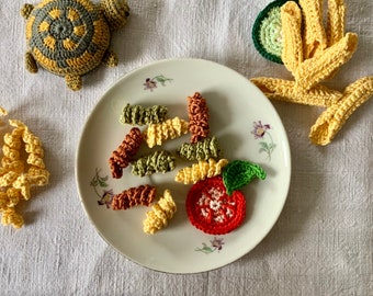 Nudelteller für die Kinderküche - Spirelli Tricolori mit Tomate und Basilikum