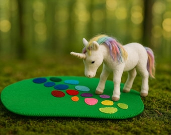 Single felt mat in vibrant green - rainbow mat - play mat for unicorns, ponies and horses - felt play landscape