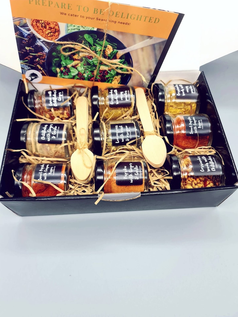 Spice Gift Set with 9 different spice blends and 10 recipe cards in a black recyclable cardboard box. Comes with a set of wooden spooks to help serve and wooden knives and forks. cooking gift for him, chef gift, food gift for cook.