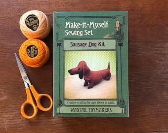 Make-it-myself sewing kit, Sausage dog. Make your own little dachshund with this craft set for ages 11 and upwards. Activity kit.