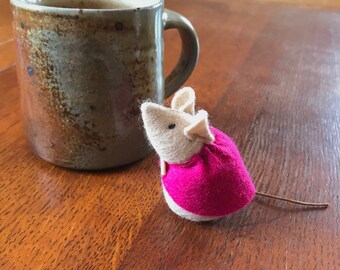 Little handmade felt mouse.