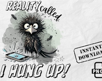 Könnte beinhalten: Eine Schwarzweiß-Cartoon-Illustration eines Vogels mit einem kaputten Handy. Der Text "REALITY called I HUNG UP!" ist in einer Comic-Schriftart geschrieben. Das Bild hat einen Aquarellhintergrund.
