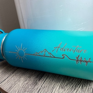 Botella de agua de aventura, botella de agua Ombre, botella de agua aislada personalizada, botella de agua de montañas, botellas de agua grabadas con paja