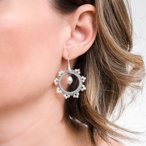 Orecchini Venere Cerchi Grandi tris di perle - Tità Bijoux