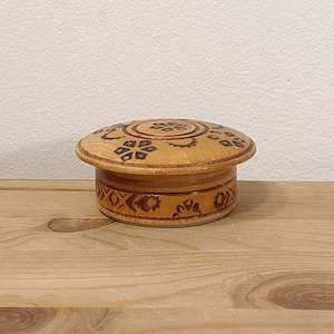 Vintage Jewelery Box con coperchio, Scatola di legno d'epoca rotonda, stoccaggio gioielli, era sovietica, made in ER, Folk Design Box