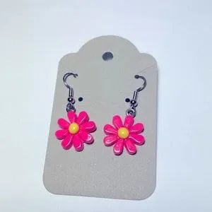 Kolczyki z różowymi kwiatami
