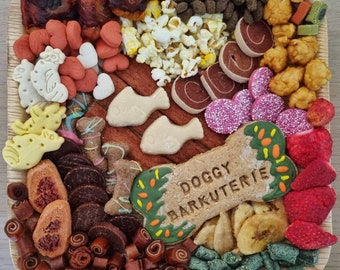 Gâteries d’anniversaire pour chiens, planche de barkuterie, friandises pour chiens, friandises pour chiens de jour, friandises personnalisées pour chiens, premier anniversaire de chiot, friandises pour chiens sur mesure