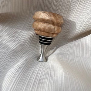 Curly maple short wine stopper