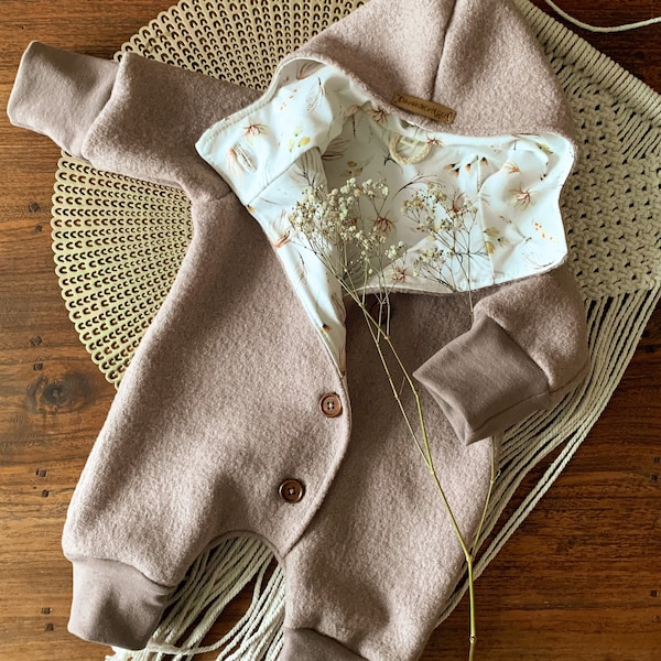 Walkoverall, Walkanzug gefüttert für Babys und Kinder, Overall aus Walk und Jersey, Beige/Boho Blüten