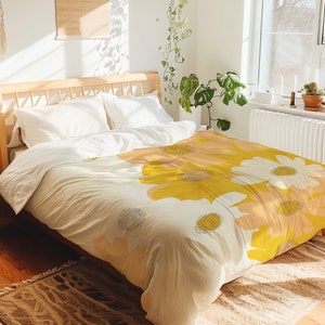 Abstract Daisies With Yellow Hues Duvet Cover