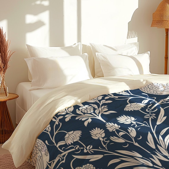 大きなウィリアムモリス柄、白とネイビー、ストロベリーシーフに