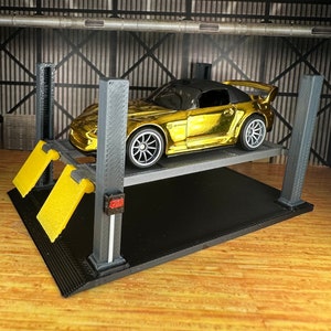 4 Post Car Lift - Adjustable - for Hot Wheels and Diecast cars