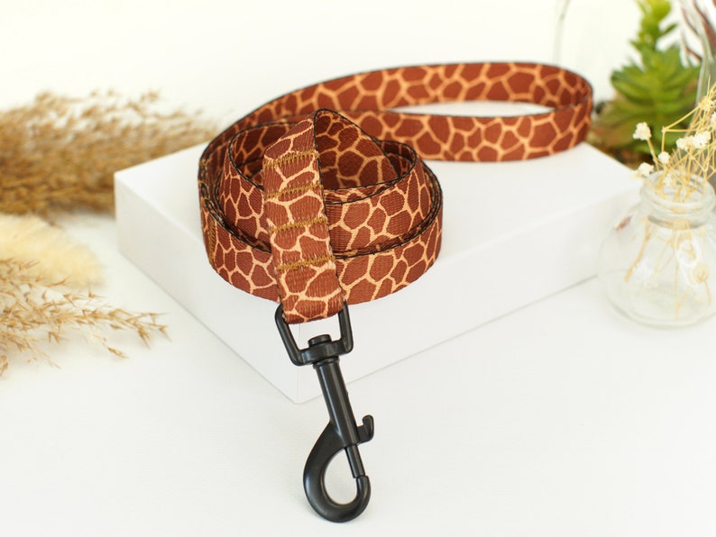 Laisse personnalisée pour petit chien de grande taille, accessoires personnalisés pour chien, laisse pour chien avec plaque d'identification, cadeau pour amoureux des chiens, laisse gravée pour chiot Giraffe