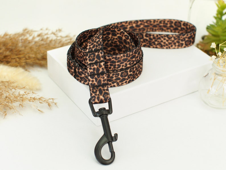 Laisse personnalisée pour petit chien de grande taille, accessoires personnalisés pour chien, laisse pour chien avec plaque d'identification, cadeau pour amoureux des chiens, laisse gravée pour chiot Leopard