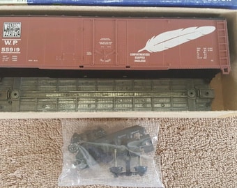 HOスケールゲージ鉄道模型 ラウンドハウス 1271番キット ウェスタンパシフィック鉄道 50フィート プラグドア ボックスカー 新品キット