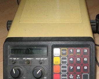 Regency Model M400 Scanner 3 band 30 channel, programmable, FM Monitor receiver touch programming plus 545 pre-programmed police-fire etc.