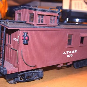 G Scale model trains USA Trains  Santa Fe Wood Side Caboose  ATSF 670 Used in Good working Condition