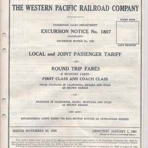 Pode incluir: Um documento vintage da The Western Pacific Railroad Company, datado de 20 de novembro de 1960, detalhando avisos de excursões e tarifas de passageiros. O documento inclui texto e uma área de carimbo.