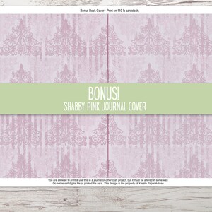 K&ouml;nnte beinhalten: Ein druckbares Journal-Cover-Design mit einem sch&auml;bigen, rosafarbenen Damastmuster auf einem verwitterten Hintergrund. Der Text "BONUS! SHABBY PINK JOURNAL COVER" wird auf einem gr&uuml;nen Banner angezeigt.