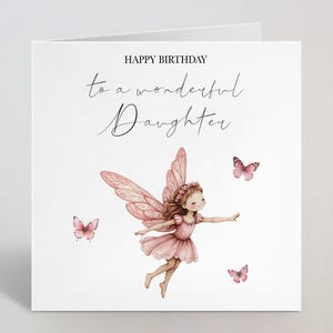Tarjeta de feliz cumpleaños para una hija maravillosa: adorable tarjeta de cumpleaños rosa con hada y mariposa en cursiva para niña pequeña, hija. Fabricada en el Reino Unido.