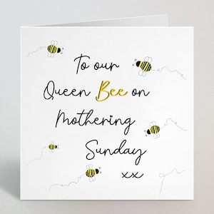 Naar onze Queen Bee op mothering sunday wenskaart - Bijenillustratie Cursive Mother's Day Card voor mama Nan Oma Nanny Her - UK Made