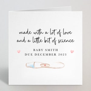 Hecho con mucho amor y un poco de ciencia Tarjeta de anuncio de bebé - Anuncio sorpresa de FIV de embarazo para Nana Grandad - Hecho en el Reino Unido