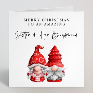 Buon Natale a una fantastica sorella e al suo fidanzato Biglietto con gnomo Gonk - Simpatico biglietto di Natale festivo con gnomo Gonk per il fidanzato sorella - Prodotto nel Regno Unito