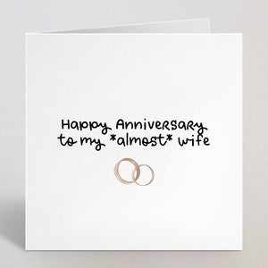 Tarjeta de felicitación de feliz aniversario para mi *casi* esposa - 1.° 2.° 5.° 10.° aniversario Tarjeta Mi prometida, futura esposa de futuro esposo - Fabricado en el Reino Unido
