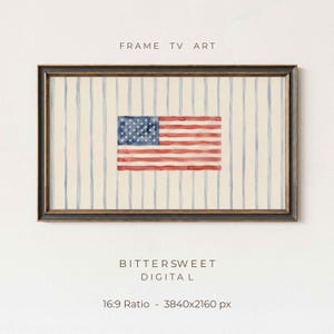 Pode incluir: Pintura em aquarela da bandeira americana com listras vermelhas e brancas e um campo azul de estrelas. A obra de arte é emoldurada em uma moldura de madeira escura e rústica. O fundo apresenta listras azuis verticais em um fundo creme. Texto: "FRAME TV ART".