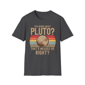 Camiseta retrô com citação engraçada sobre Plutão, presente perfeito para amantes da astronomia e ciência. imagem 3